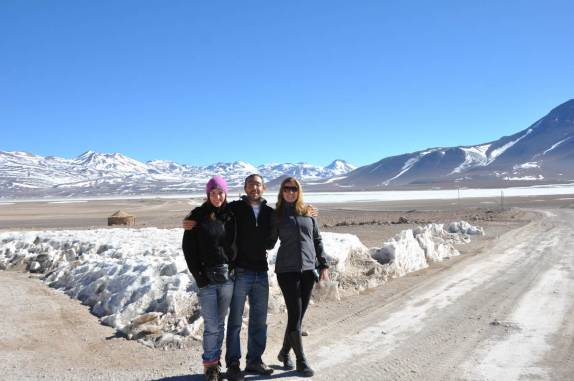 Muito bem  acompanhado,entrando na Bolívia a caminho da Laguna Colorada